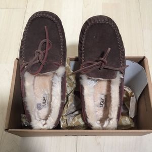 UGG Dakota Women's Moccasin Slipper Sz 8